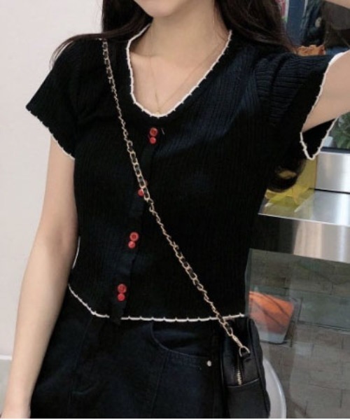 &soiree(アンドソワレ)の「縁配色ショート丈カーディガンライクトップス(Tシャツ/カットソー・レディース・レッド/ブラック/ホワイト・FREE)」の2枚目の写真