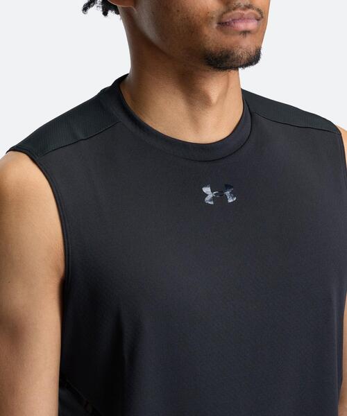 UNDER ARMOUR(アンダーアーマー)の「UAアーマードライ スリーブレス シャツ(トレーニング/メンズ)(タンクトップ・メンズ・ブラック・2XL/XL/S/L/3XL/M)」の4枚目の写真