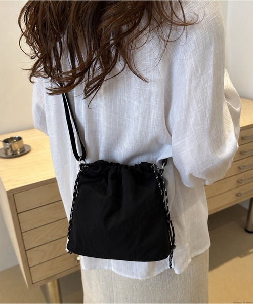 VIBGYOR（ヴィブジョー）の「Mignonjour/巾着ミニショルダーバッグ M2956（ショルダーバッグ・レディース・アイボリー/ブラック/カーキ・FREE）」の2枚目の写真