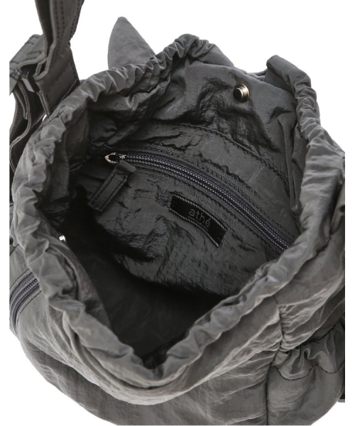 athe（アテ）の「[RUBAN] ダークグレーリボンバックパック兼ショルダーバッグ MINI AABA5F941G3（ショルダーバッグ・レディース・ダークグレー・FREE）」の7枚目の写真