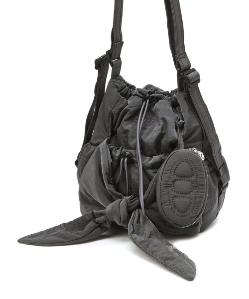 athe（アテ）の「[RUBAN] ダークグレーリボンバックパック兼ショルダーバッグ MINI AABA5F941G3（ショルダーバッグ・レディース・ダークグレー・FREE）」の5枚目の写真