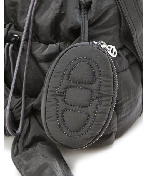 athe（アテ）の「[RUBAN] ダークグレーリボンバックパック兼ショルダーバッグ MINI AABA5F941G3（ショルダーバッグ・レディース・ダークグレー・FREE）」の3枚目の写真
