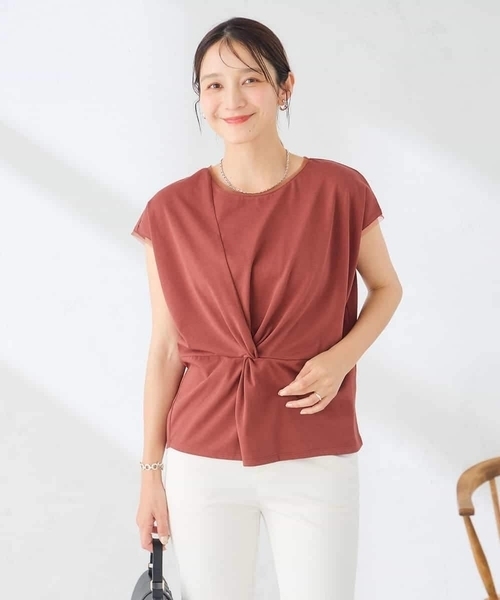 a.v.v（アーヴェヴェ）の「【接触冷感/UVカット】ツイストデザインカットソー（Tシャツ/カットソー・レディース・オレンジ系その他/ブラック・40/38）」の3枚目の写真