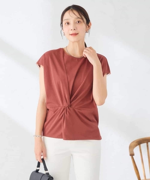 a.v.v（アーヴェヴェ）の「【接触冷感/UVカット】ツイストデザインカットソー（Tシャツ/カットソー・レディース・オレンジ系その他/ブラック・40/38）」の4枚目の写真