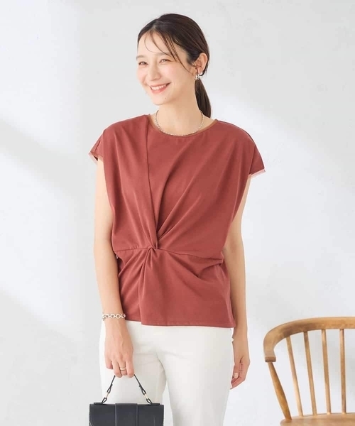 a.v.v（アーヴェヴェ）の「【接触冷感/UVカット】ツイストデザインカットソー（Tシャツ/カットソー・レディース・オレンジ系その他/ブラック・40/38）」の5枚目の写真