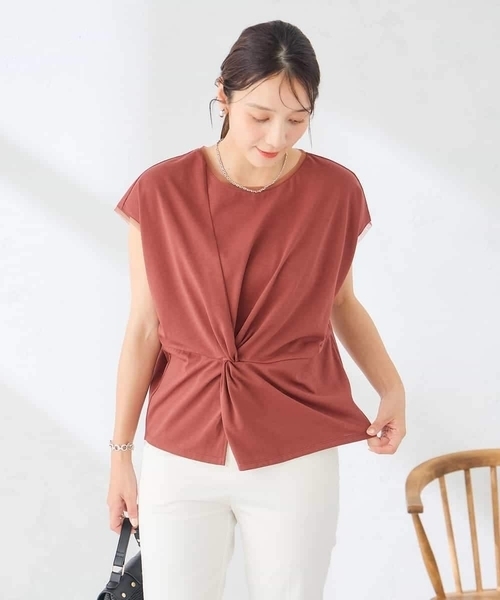 a.v.v（アーヴェヴェ）の「【接触冷感/UVカット】ツイストデザインカットソー（Tシャツ/カットソー・レディース・オレンジ系その他/ブラック・40/38）」の6枚目の写真