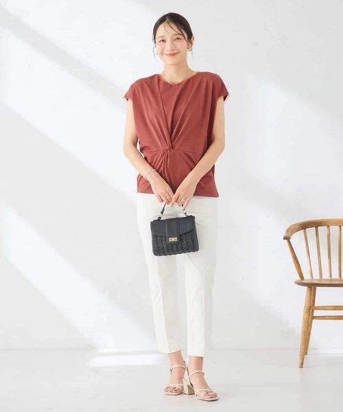 a.v.v（アーヴェヴェ）の「【接触冷感/UVカット】ツイストデザインカットソー（Tシャツ/カットソー・レディース・オレンジ系その他/ブラック・40/38）」の7枚目の写真