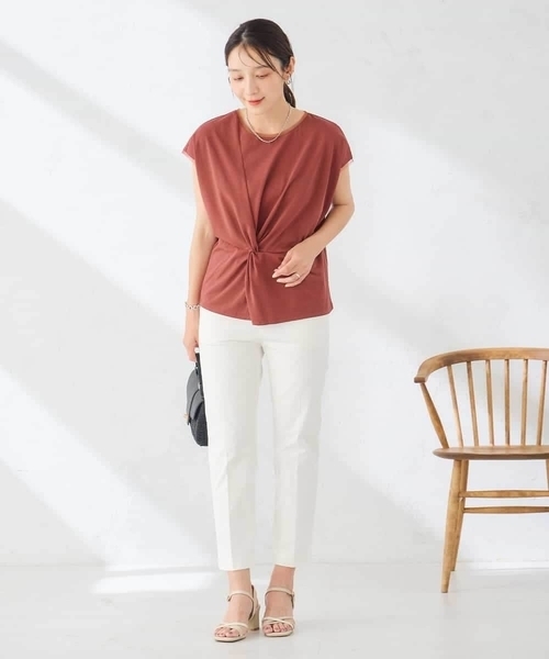 a.v.v（アーヴェヴェ）の「【接触冷感/UVカット】ツイストデザインカットソー（Tシャツ/カットソー・レディース・オレンジ系その他/ブラック・40/38）」の8枚目の写真