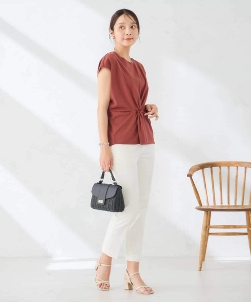 a.v.v（アーヴェヴェ）の「【接触冷感/UVカット】ツイストデザインカットソー（Tシャツ/カットソー・レディース・オレンジ系その他/ブラック・40/38）」の9枚目の写真