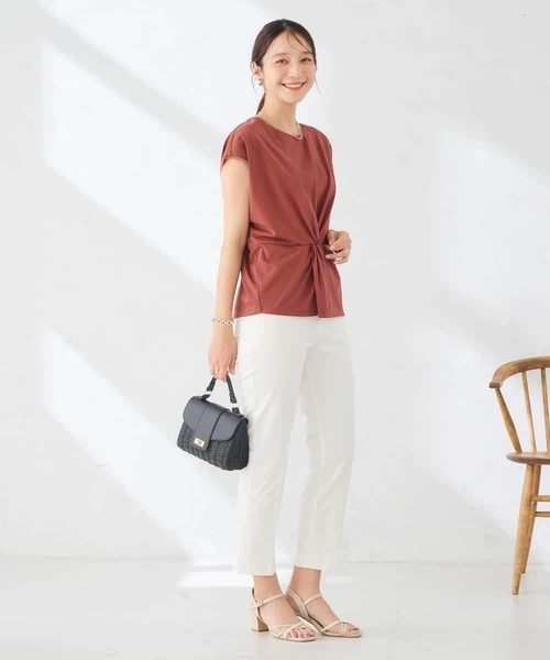 a.v.v（アーヴェヴェ）の「【接触冷感/UVカット】ツイストデザインカットソー（Tシャツ/カットソー・レディース・オレンジ系その他/ブラック・40/38）」の10枚目の写真