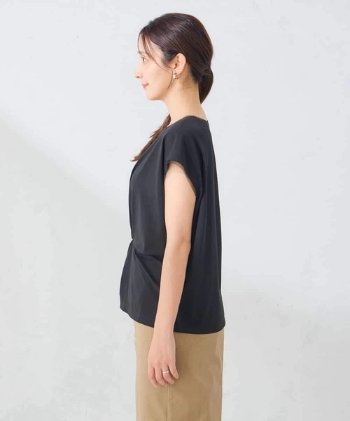 a.v.v（アーヴェヴェ）の「【接触冷感/UVカット】ツイストデザインカットソー（Tシャツ/カットソー・レディース・オレンジ系その他/ブラック・40/38）」の20枚目の写真