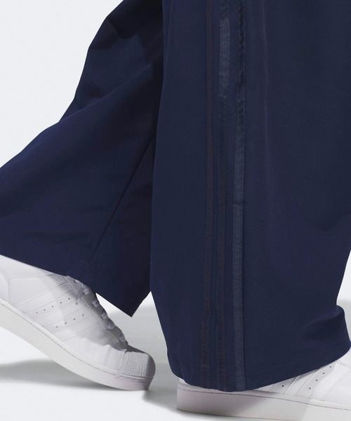 adidas(アディダス)の「adidas/アディダス ORI BARREL PANT オリジナルス ウーブン バレルパンツ バギーパンツ ワイドパンツ サイドライン メンズ レディース 2026年 夏 夏服 秋 秋服(スラックス・メンズ・ブラウン/ブルー・M/XL/XS)」の3枚目の写真