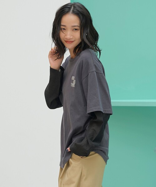 coen(コーエン)の「袖シアードッキング レイヤード風ロゴロンT(Tシャツ/カットソー・レディース・ダークグレー/ブラウン/オフホワイト/ナチュラル・M/L)」の16枚目の写真