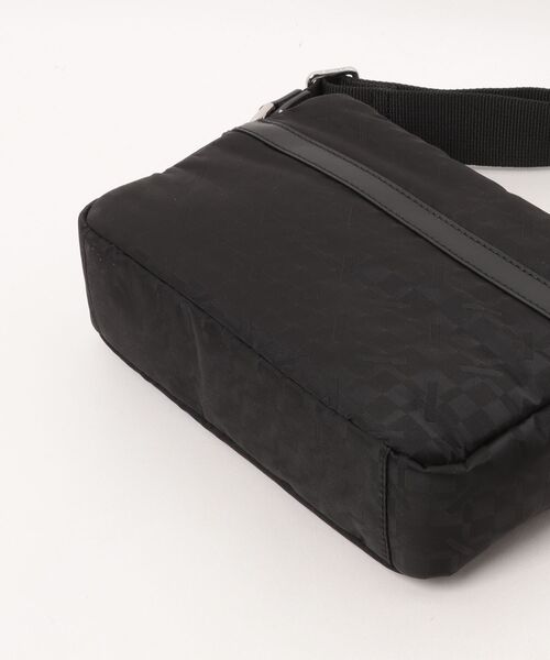 KENZO（ケンゾー）の「KENZOGRAM CROSSBODY BAG（メッセンジャーバッグ・メンズ・ブラック系その他・ONE SIZE）」の3枚目の写真
