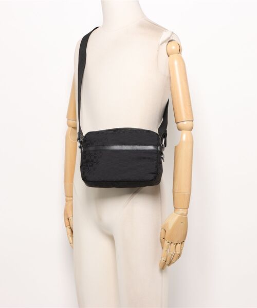 KENZO（ケンゾー）の「KENZOGRAM CROSSBODY BAG（メッセンジャーバッグ・メンズ・ブラック系その他・ONE SIZE）」の5枚目の写真