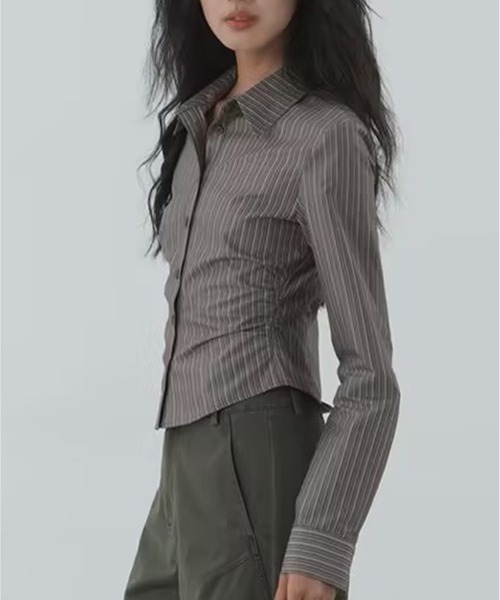 CHUN CHUN NOTES(チュンチュンノーツ)の「ウエスト絞りのショート丈ストライプシャツ(シャツ/ブラウス・レディース・マルチ・M)」の4枚目の写真