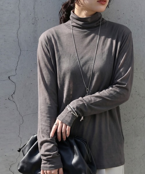 antiqua(アンティカ)の「綿100 シアー タートルネック カットソー(Tシャツ/カットソー・レディース・ホワイト/ブラック/チャコールグレー/ライム/ブルー/ピンク/ブラウン系その他・P/R)」の3枚目の写真