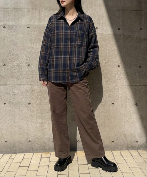 La-gemme(ラジェム)の「オーバーサイズ チェックシャツ/羽織り/抜け感(シャツ/ブラウス・レディース・ブラック/ダークブラウン/ネイビー/ブラウン/ブルー/カーキブラウン・フリー)」の8枚目の写真