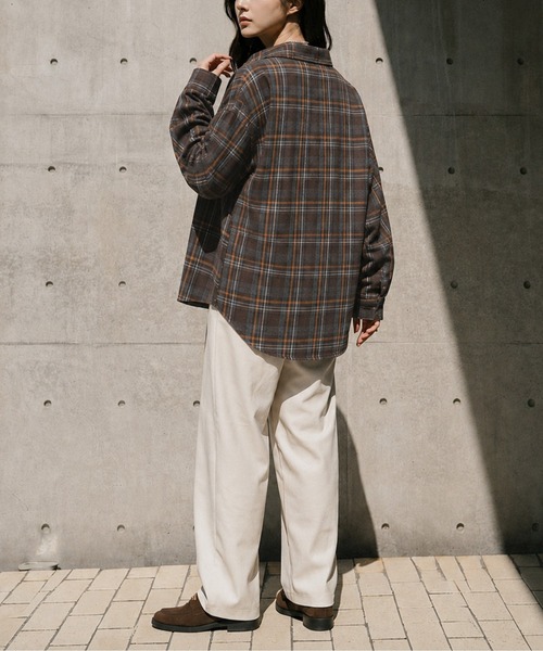La-gemme(ラジェム)の「オーバーサイズ チェックシャツ/羽織り/抜け感(シャツ/ブラウス・レディース・ブラック/ダークブラウン/ネイビー/ブラウン/ブルー/カーキブラウン・フリー)」の11枚目の写真
