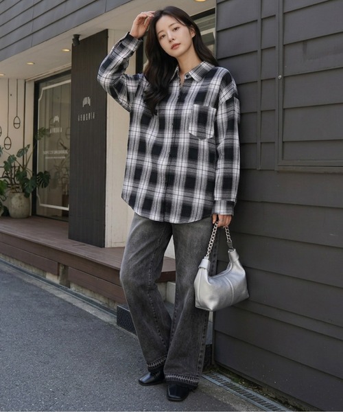 La-gemme(ラジェム)の「オーバーサイズ チェックシャツ/羽織り/抜け感(シャツ/ブラウス・レディース・ブラック/ダークブラウン/ネイビー/ブラウン/ブルー/カーキブラウン・フリー)」の13枚目の写真