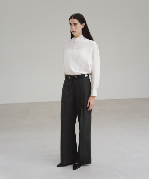 MOHAN(モハン)の「TIF WAIST YOKE WIDE PANTS_2COLORS(スラックス・レディース・チャコール/サンドベージュ・SMALL/MEDIUM/LARGE)」の5枚目の写真