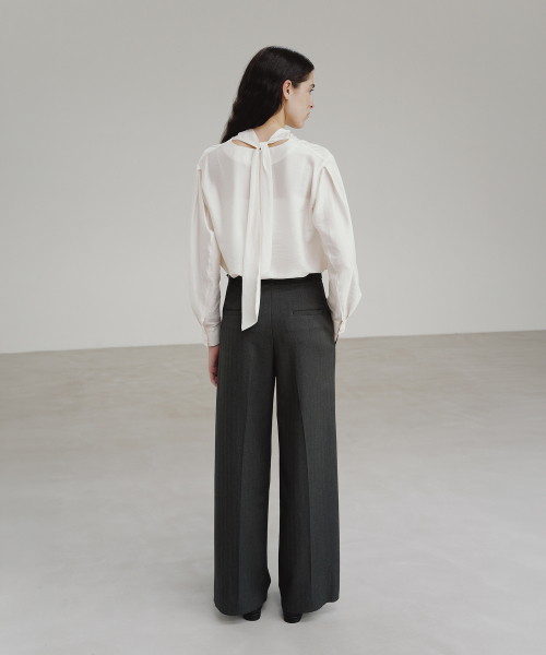 MOHAN(モハン)の「TIF WAIST YOKE WIDE PANTS_2COLORS(スラックス・レディース・チャコール/サンドベージュ・SMALL/MEDIUM/LARGE)」の6枚目の写真