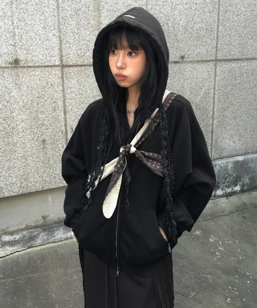 AJOBYAJO（アジョバイアジョ）の「[ZGGU] レースアップマルチドローコードジップアップフーディー [ブラック]（パーカー・レディース・その他・FREE）」の8枚目の写真