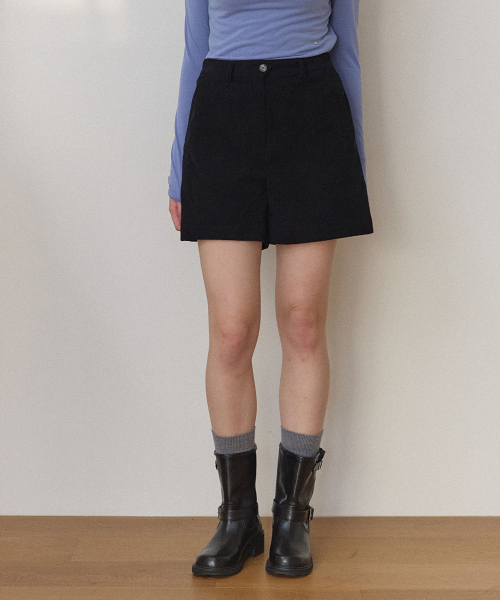 OURHOPE(アワーホープ)の「ストレッチブラッシュドコーデュロイ ショートパンツ - ブラック(その他パンツ・レディース・ブラック・2(M)/1(S)/3(L))」の2枚目の写真