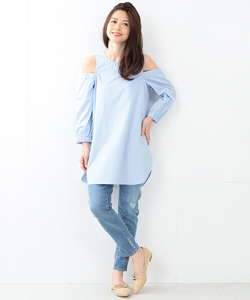 tibi（ティビ）の「tibi / ショルダー カットオフ ブラウス（シャツ 