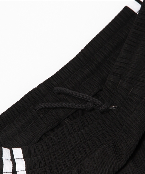 adidas（アディダス）の「オリジナルス パンツ[BLOCK FLARED TRACK PANTS]（その他パンツ・レディース・ブラック・XXX-LARGE/X-SMALL/XX-LARGE/SMALL/LARGE/MEDIUM）」の3枚目の写真