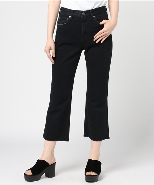 Denime(ドゥニーム)の「ブラッククロップドフレアジーンズ(デニムパンツ・レディース・ブラック・3/2/1)」の13枚目の写真