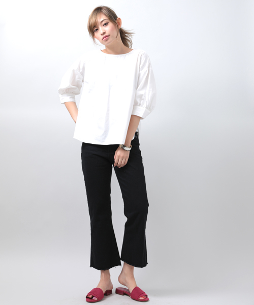 Denime(ドゥニーム)の「ブラッククロップドフレアジーンズ(デニムパンツ・レディース・ブラック・3/2/1)」の14枚目の写真