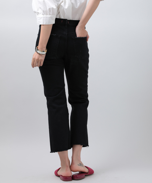 Denime(ドゥニーム)の「ブラッククロップドフレアジーンズ(デニムパンツ・レディース・ブラック・3/2/1)」の17枚目の写真