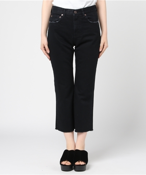 Denime(ドゥニーム)の「ブラッククロップドフレアジーンズ(デニムパンツ・レディース・ブラック・3/2/1)」の2枚目の写真