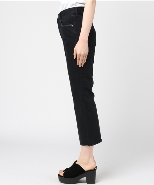 Denime(ドゥニーム)の「ブラッククロップドフレアジーンズ(デニムパンツ・レディース・ブラック・3/2/1)」の3枚目の写真