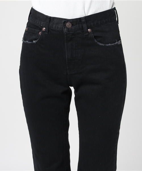 Denime(ドゥニーム)の「ブラッククロップドフレアジーンズ(デニムパンツ・レディース・ブラック・3/2/1)」の5枚目の写真