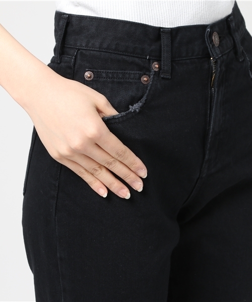 Denime(ドゥニーム)の「ブラッククロップドフレアジーンズ(デニムパンツ・レディース・ブラック・3/2/1)」の7枚目の写真