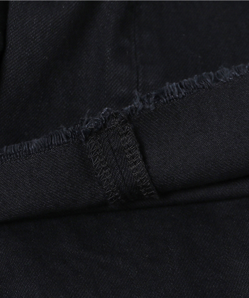 Denime(ドゥニーム)の「ブラッククロップドフレアジーンズ(デニムパンツ・レディース・ブラック・3/2/1)」の11枚目の写真