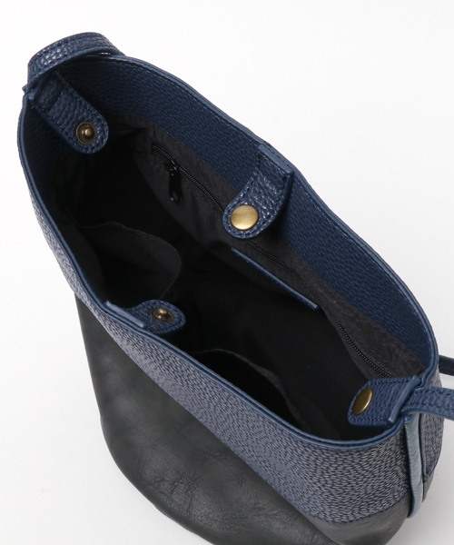 AZUL by moussy（アズールバイマウジー）の「配色ショルダーバッグ（ショルダーバッグ・レディース・ブラック系その他/ダークネイビー・FREE）」の6枚目の写真