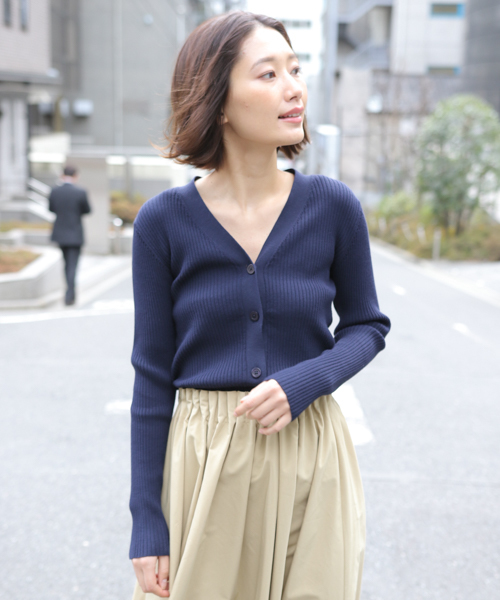 laboratory work（ラボラトリーワーク）の「Vネックリブカーディガン（カーディガン/ボレロ・レディース・オフホワイト/ベージュ/ネイビー/ラベンダー・MEDIUM）」の17枚目の写真