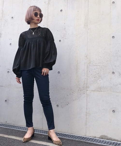 PAGEBOY（ページボーイ）の「デニムスキニーパンツ（デニムパンツ・レディース・サックスブルー/インディゴブルー・SMALL/MEDIUM/LARGE）」の4枚目の写真