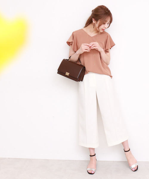 N.(N. Natural Beauty Basic)(エヌエヌナチュラルビューティーベーシック)の「◆フレアスリーブVネックブラウス(シャツ/ブラウス・レディース・ネイビー/ブラウン/グレー・MEDIUM)」の9枚目の写真