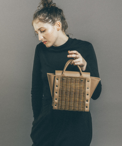 Laugoa（ラウゴア）の「【LAUGOA】 Trir 18526-12001（ハンドバッグ・レディース・ブラック/ベージュ・FREE）」の4枚目の写真