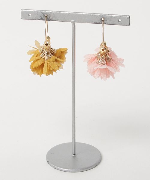 tone(トーン)の「【glou】シルクフラワーのフープピアス(ピアス(両耳用)・レディース・ピンク・FREE)」の1枚目の写真