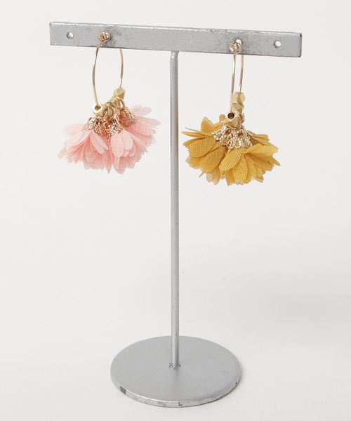 tone(トーン)の「【glou】シルクフラワーのフープピアス(ピアス(両耳用)・レディース・ピンク・FREE)」の2枚目の写真