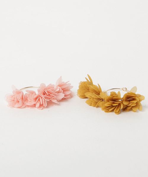 tone(トーン)の「【glou】シルクフラワーのフープピアス(ピアス(両耳用)・レディース・ピンク・FREE)」の3枚目の写真