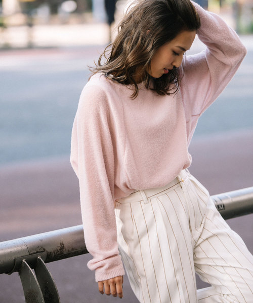 Munich（ミューニック）の「ファインメリノブークレーニットラウンドネックプルオーバー（ニット/セーター・レディース・ピンク/グリーン/アイボリー/ラベンダー/ホワイト×ブラック・FREE）」の5枚目の写真