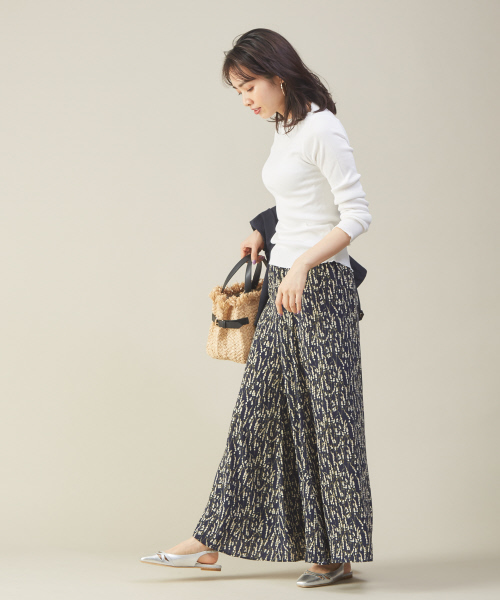 Au BANNISTER(オゥバニスター)の「スクエアスリングバックパンプス(パンプス・レディース・ブラック/キャメル/シルバー・35/36/37/38/39)」の4枚目の写真
