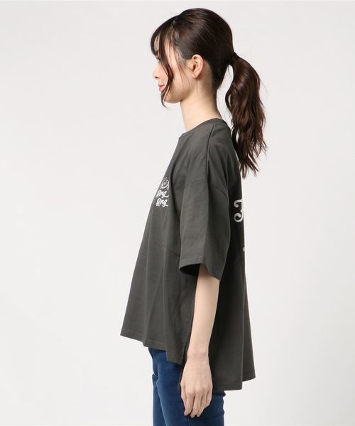 classicalelf（クラシカルエルフ）の「ドーナツ＆ガールのプリントTシャツ（半袖）（Tシャツ/カットソー・レディース・ブラック/ベージュ/オフホワイト/ピンク/モカ・MEDIUM/LARGE）」の6枚目の写真