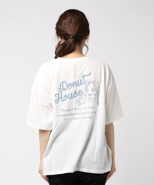 classicalelf（クラシカルエルフ）の「ドーナツ＆ガールのプリントTシャツ（半袖）（Tシャツ/カットソー・レディース・ブラック/ベージュ/オフホワイト/ピンク/モカ・MEDIUM/LARGE）」の8枚目の写真
